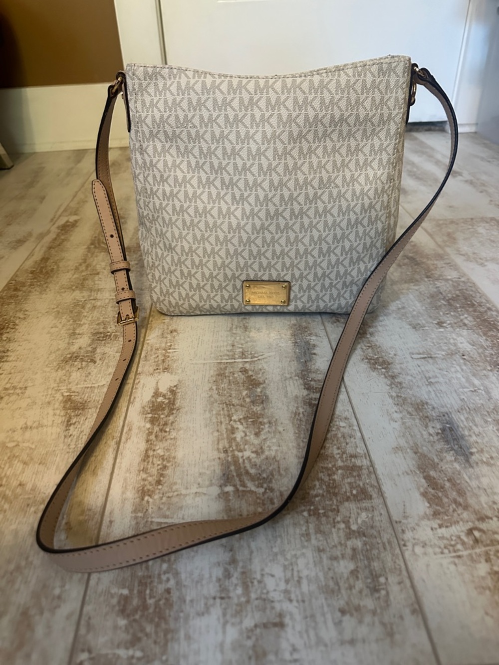 MICHAEL Michael Kors Signature Logo Crossbody in Light Beige with Tan Trim